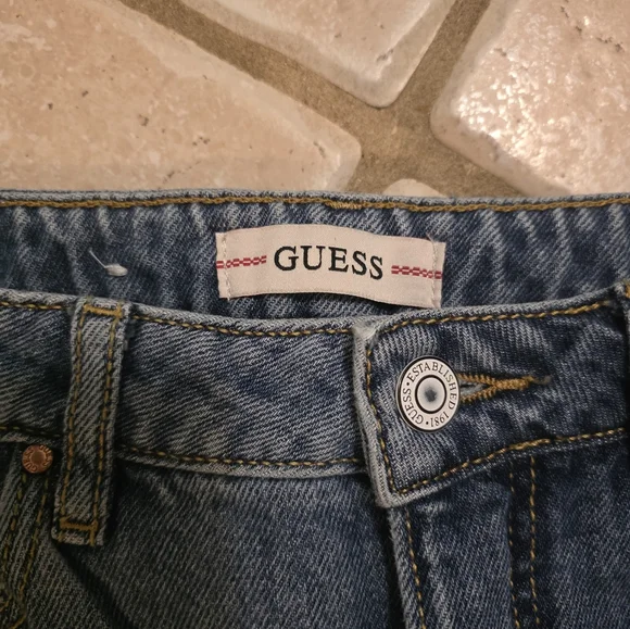 Guess Mom Jean - Picture 2 of 3
